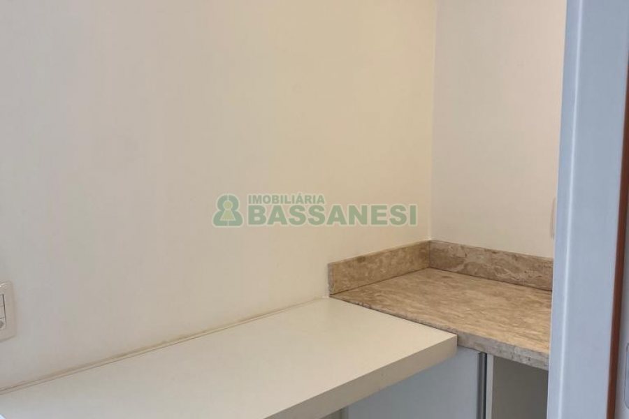 Sala com 68m², 2 vagas, no bairro Pio X em Caxias do Sul para Comprar