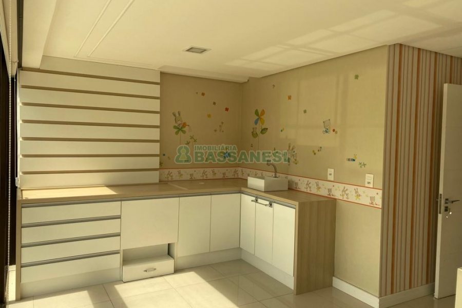 Sala com 68m², 2 vagas, no bairro Pio X em Caxias do Sul para Comprar