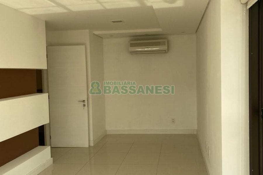 Sala com 68m², 2 vagas, no bairro Pio X em Caxias do Sul para Comprar