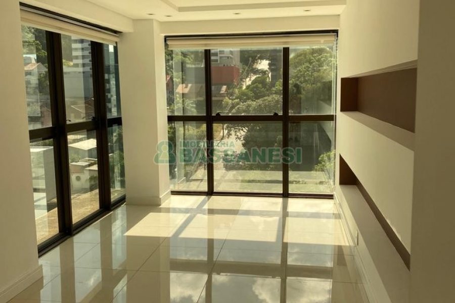 Sala com 68m², 2 vagas, no bairro Pio X em Caxias do Sul para Comprar