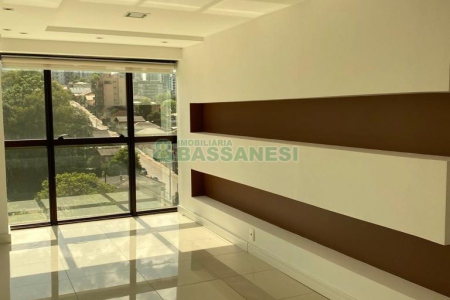 Sala com 68m², 2 vagas, no bairro Pio X em Caxias do Sul para Comprar