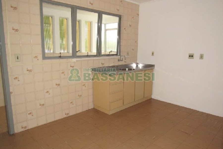 Apartamento com 82m², 2 dormitórios, 1 vaga, no bairro Santa Catarina em Caxias do Sul para Alugar