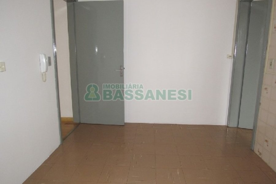 Apartamento com 82m², 2 dormitórios, 1 vaga, no bairro Santa Catarina em Caxias do Sul para Alugar