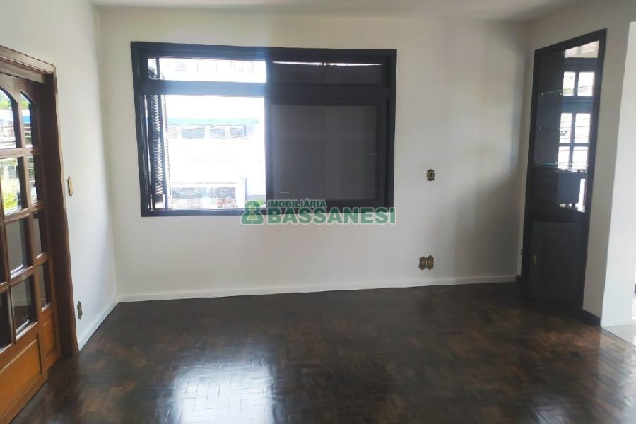 Predio com 344m², 4 dormitórios, no bairro Centro em Caxias do Sul para Comprar