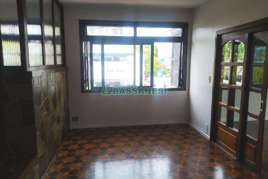 Predio com 344m², 4 dormitórios, no bairro Centro em Caxias do Sul para Comprar