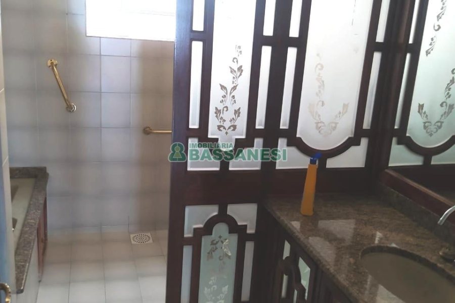 Predio com 344m², 4 dormitórios, no bairro Centro em Caxias do Sul para Comprar