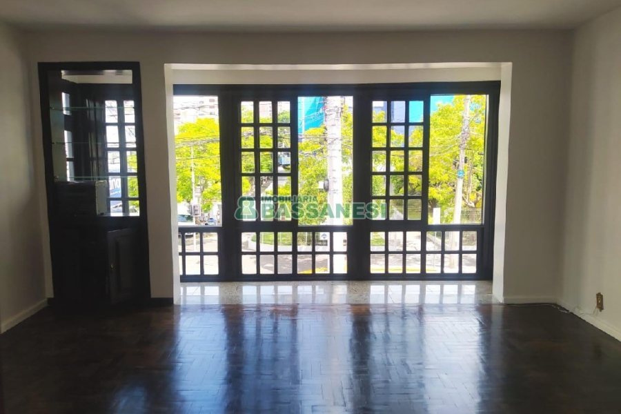 Predio com 344m², 4 dormitórios, no bairro Centro em Caxias do Sul para Comprar