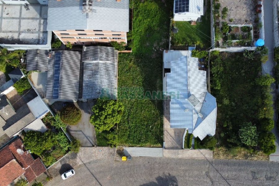 Terreno, no bairro Centro em Flores da Cunha para Comprar