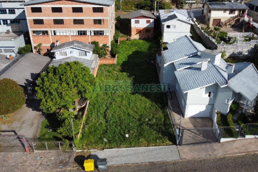 Terreno, no bairro Centro em Flores da Cunha para Comprar