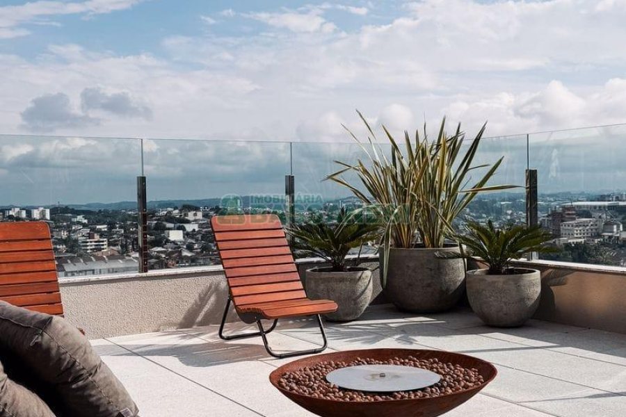 Apartamento com 110m², 3 dormitórios, 2 vagas, no bairro Petrópolis em Caxias do Sul para Comprar