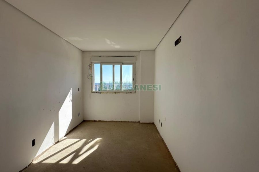 Apartamento com 110m², 3 dormitórios, 2 vagas, no bairro Petrópolis em Caxias do Sul para Comprar