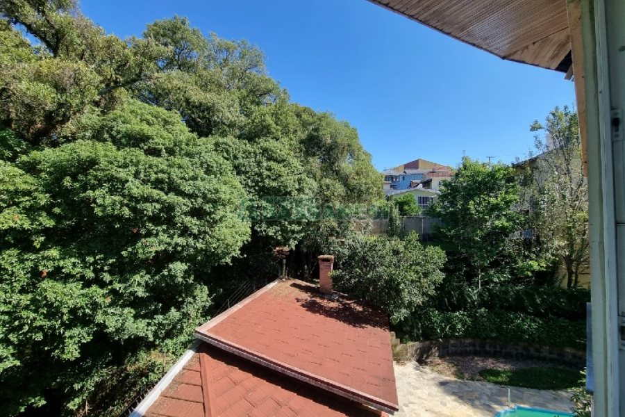 Casa com 650m², 3 dormitórios, 2 vagas, no bairro Santa Catarina em Caxias do Sul para Comprar