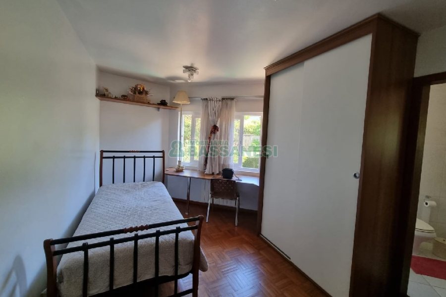 Casa com 650m², 3 dormitórios, 2 vagas, no bairro Santa Catarina em Caxias do Sul para Comprar