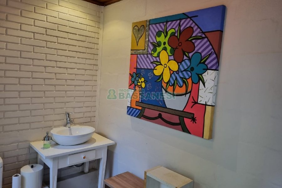 Casa com 650m², 3 dormitórios, 2 vagas, no bairro Santa Catarina em Caxias do Sul para Comprar