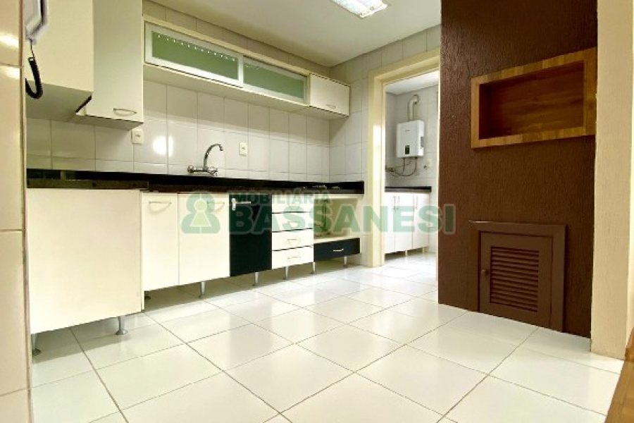 Apartamento com 116m², 3 dormitórios, 1 vaga, no bairro Charqueadas em Caxias do Sul para Comprar