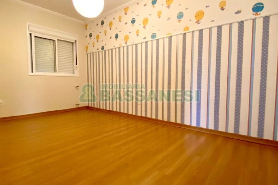 Apartamento com 116m², 3 dormitórios, 1 vaga, no bairro Charqueadas em Caxias do Sul para Comprar