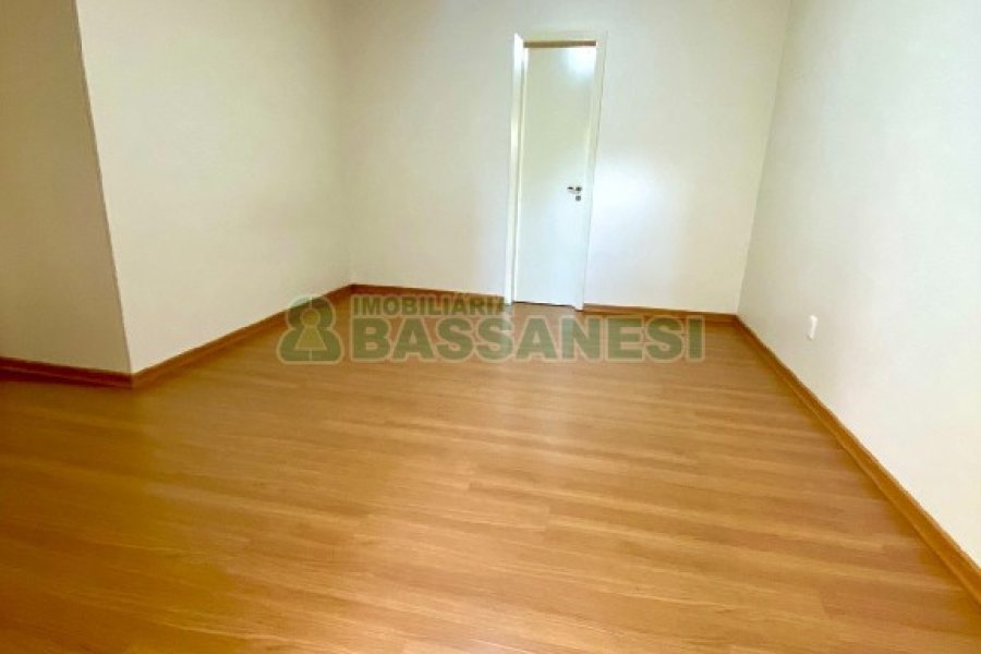 Apartamento com 116m², 3 dormitórios, 1 vaga, no bairro Charqueadas em Caxias do Sul para Comprar