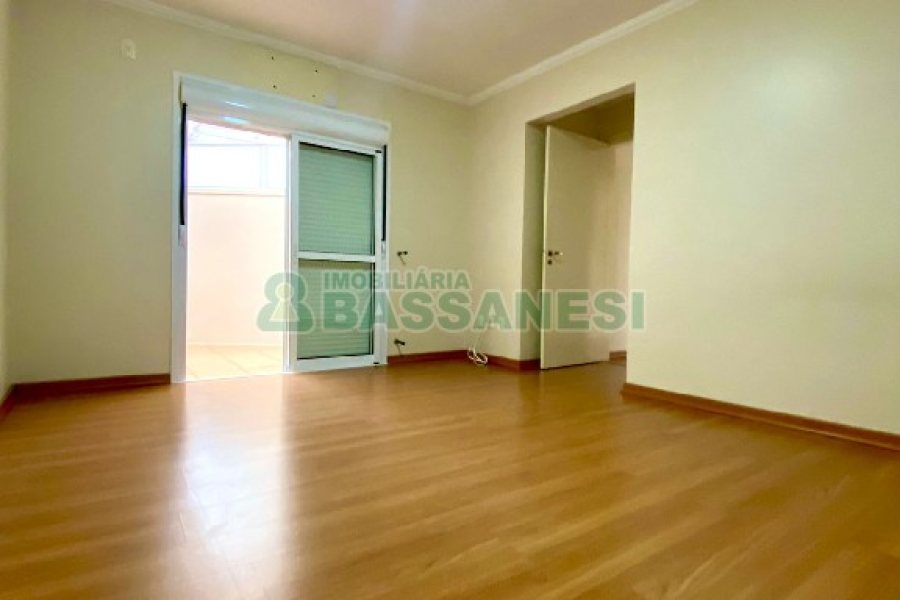 Apartamento com 116m², 3 dormitórios, 1 vaga, no bairro Charqueadas em Caxias do Sul para Comprar