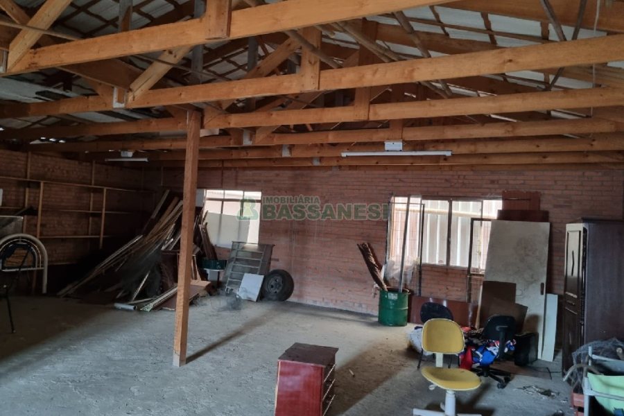 Casa com 180m², 3 dormitórios, 2 vagas, no bairro Desvio Rizzo em Caxias do Sul para Comprar