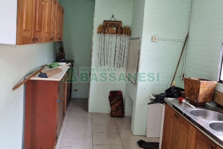 Casa com 180m², 3 dormitórios, 2 vagas, no bairro Desvio Rizzo em Caxias do Sul para Comprar
