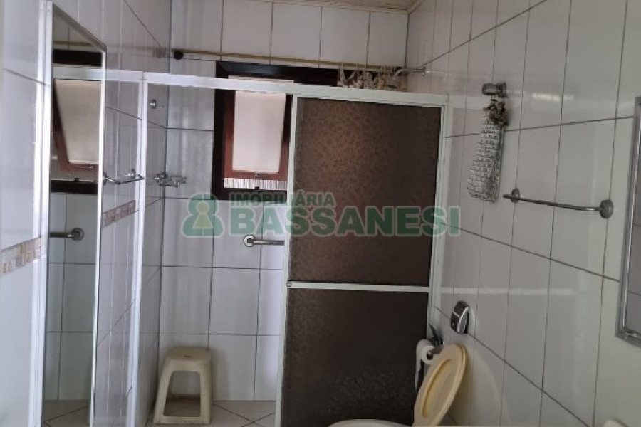 Casa com 180m², 3 dormitórios, 2 vagas, no bairro Desvio Rizzo em Caxias do Sul para Comprar