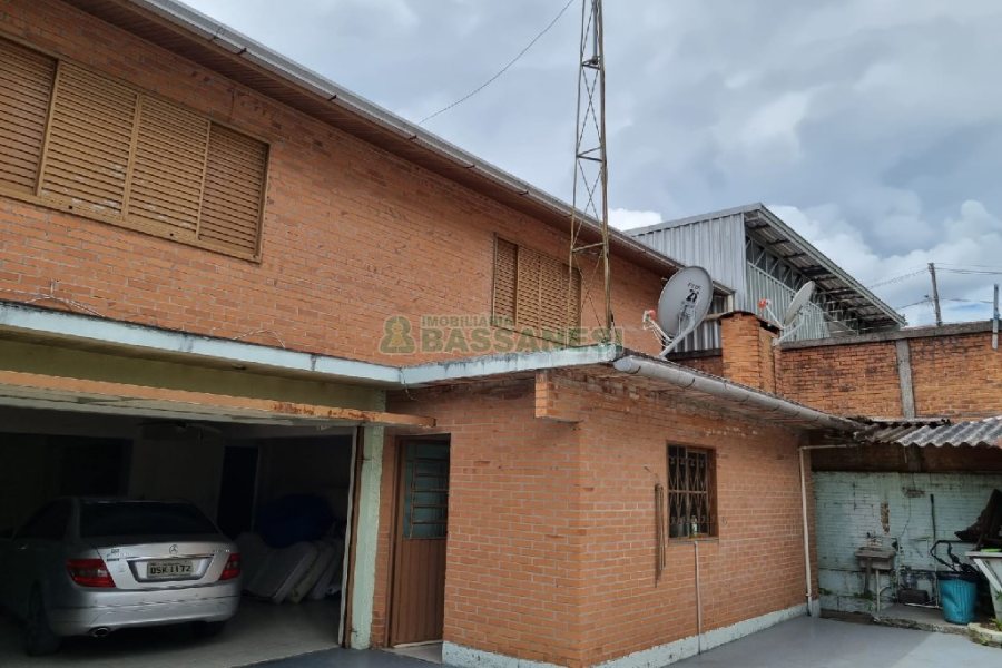 Casa com 180m², 3 dormitórios, 2 vagas, no bairro Desvio Rizzo em Caxias do Sul para Comprar