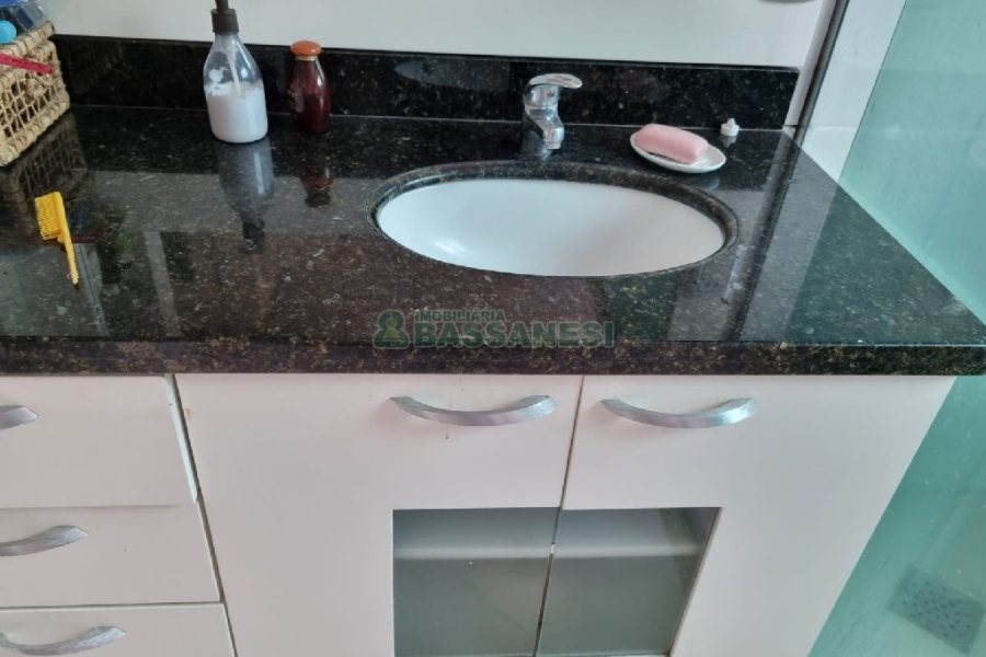 Casa com 180m², 3 dormitórios, 2 vagas, no bairro Desvio Rizzo em Caxias do Sul para Comprar