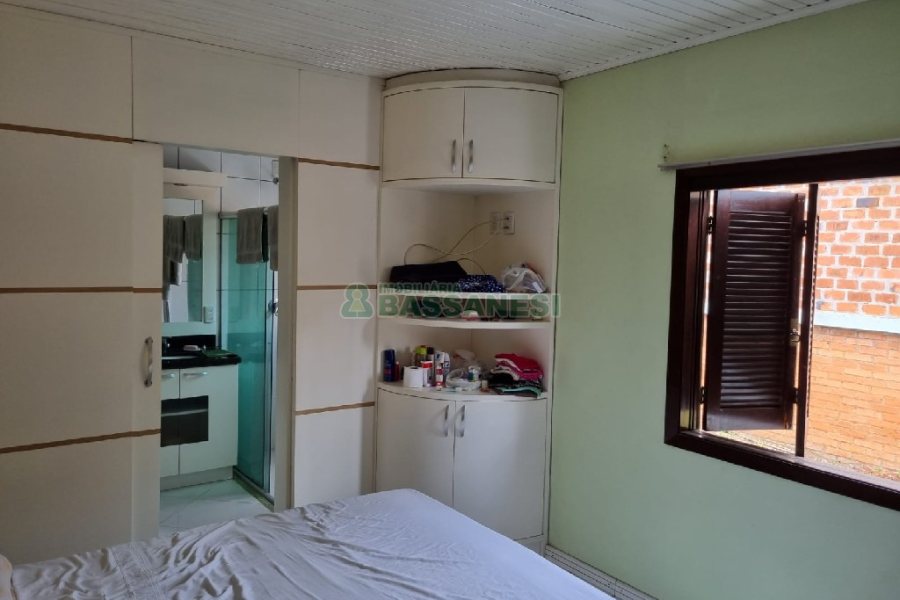 Casa com 180m², 3 dormitórios, 2 vagas, no bairro Desvio Rizzo em Caxias do Sul para Comprar