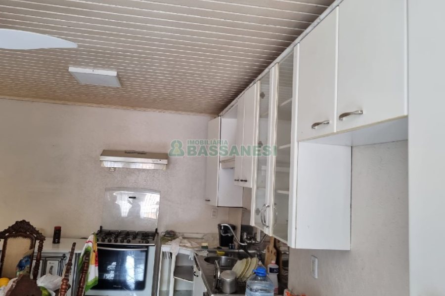 Casa com 180m², 3 dormitórios, 2 vagas, no bairro Desvio Rizzo em Caxias do Sul para Comprar