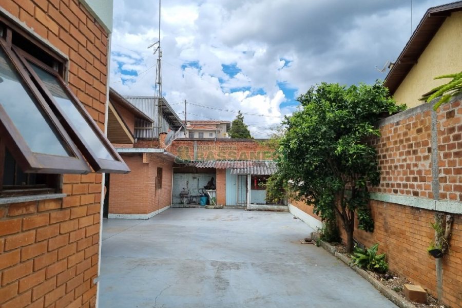 Casa com 180m², 3 dormitórios, 2 vagas, no bairro Desvio Rizzo em Caxias do Sul para Comprar