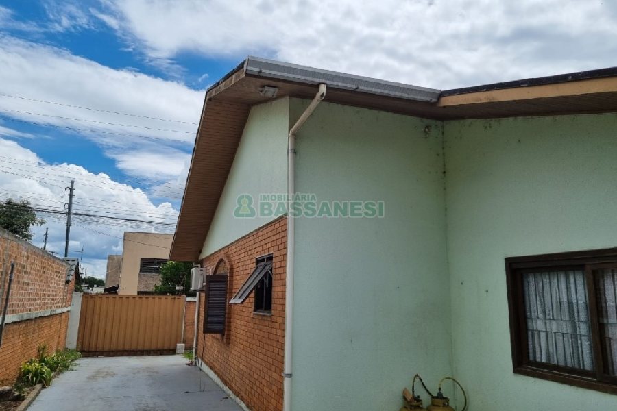 Casa com 180m², 3 dormitórios, 2 vagas, no bairro Desvio Rizzo em Caxias do Sul para Comprar
