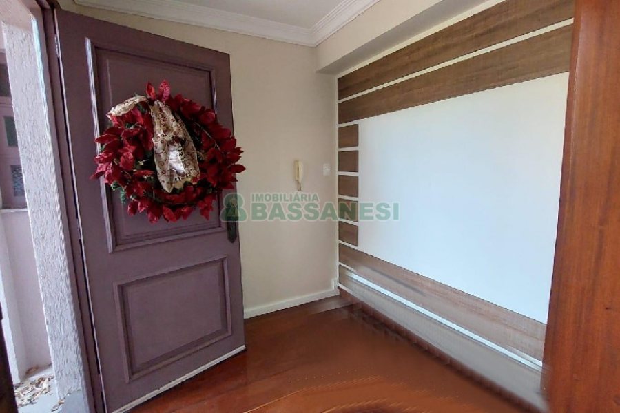 Casa com 240m², 6 dormitórios, 3 vagas, no bairro São Leopoldo em Caxias do Sul para Alugar