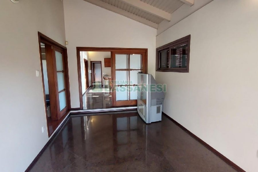 Casa com 240m², 6 dormitórios, 3 vagas, no bairro São Leopoldo em Caxias do Sul para Alugar