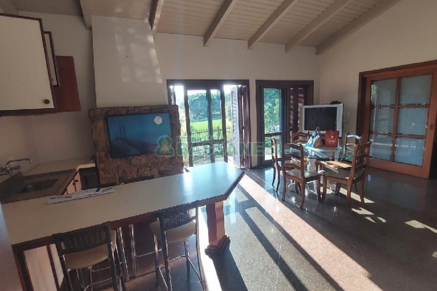 Casa com 240m², 6 dormitórios, 3 vagas, no bairro São Leopoldo em Caxias do Sul para Alugar