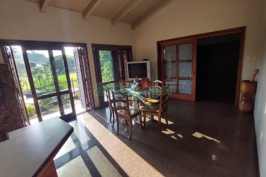 Casa com 240m², 6 dormitórios, 3 vagas, no bairro São Leopoldo em Caxias do Sul para Alugar