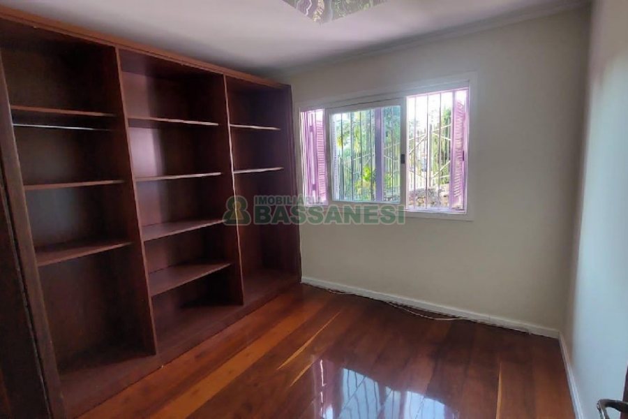 Casa com 240m², 6 dormitórios, 3 vagas, no bairro São Leopoldo em Caxias do Sul para Alugar