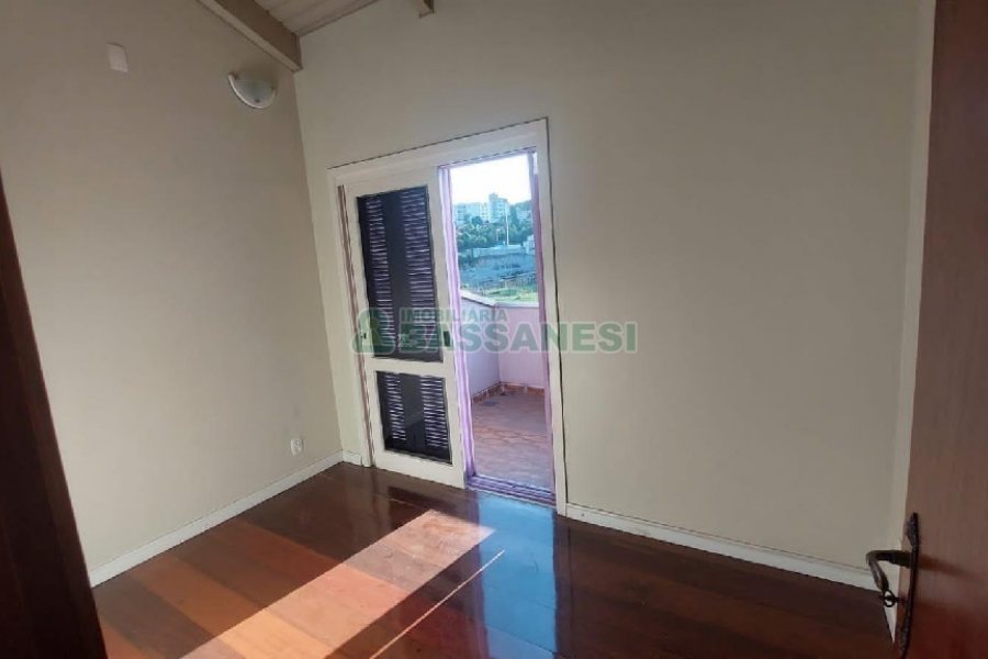 Casa com 240m², 6 dormitórios, 3 vagas, no bairro São Leopoldo em Caxias do Sul para Alugar