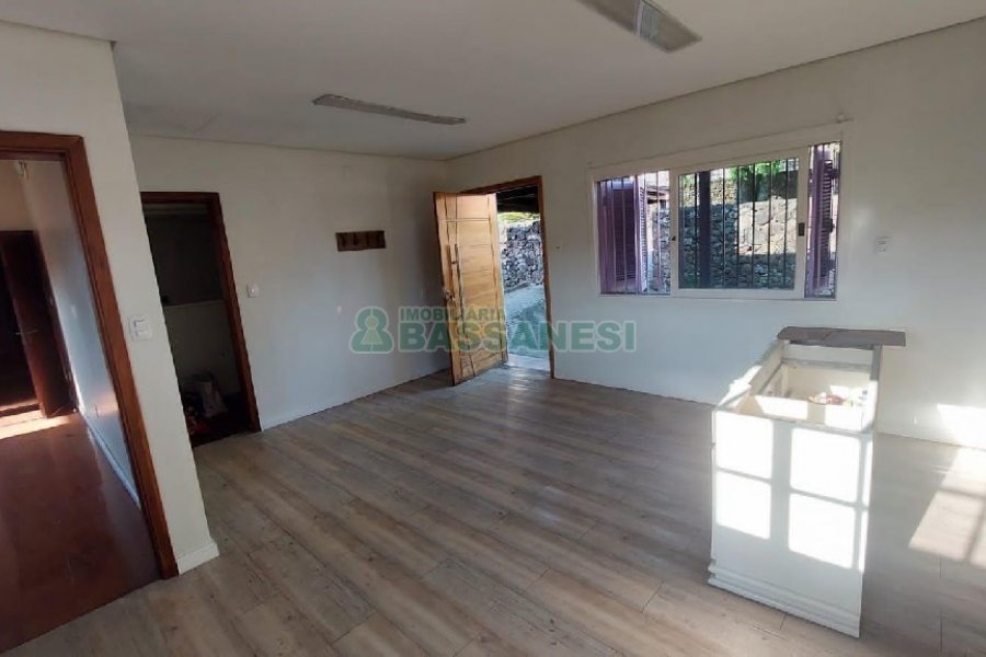 Casa com 240m², 6 dormitórios, 3 vagas, no bairro São Leopoldo em Caxias do Sul para Alugar