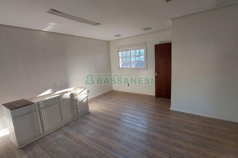 Casa com 240m², 6 dormitórios, 3 vagas, no bairro São Leopoldo em Caxias do Sul para Alugar