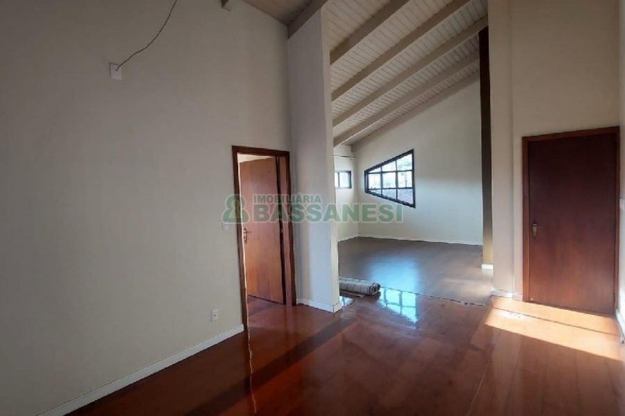 Casa com 240m², 6 dormitórios, 3 vagas, no bairro São Leopoldo em Caxias do Sul para Alugar