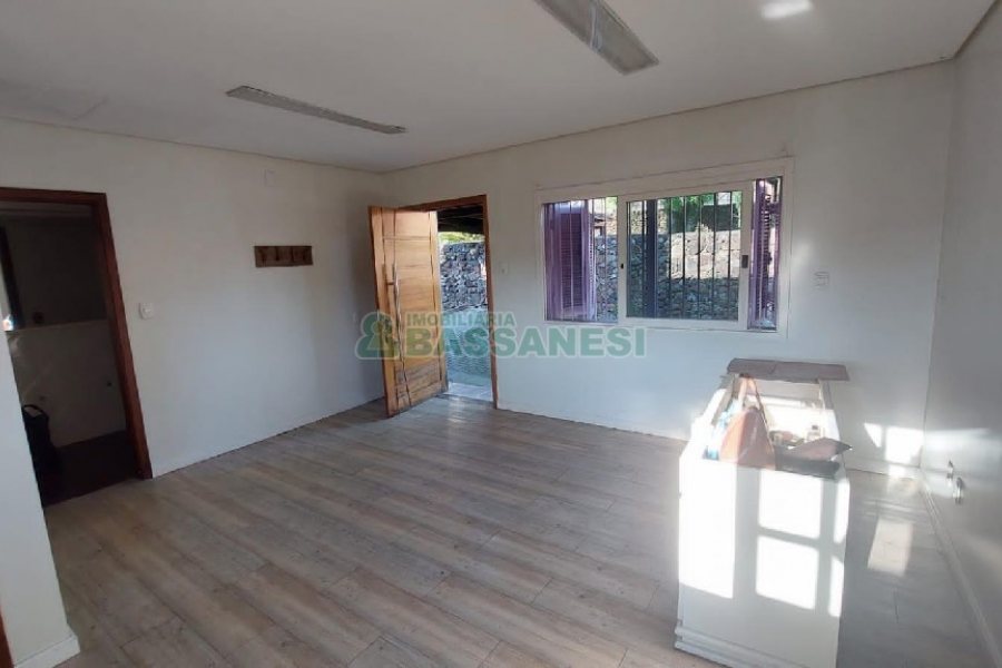 Casa com 240m², 6 dormitórios, 3 vagas, no bairro São Leopoldo em Caxias do Sul para Alugar