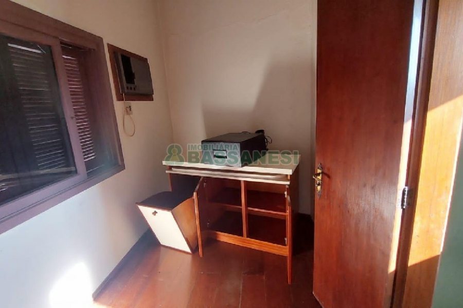 Casa com 240m², 6 dormitórios, 3 vagas, no bairro São Leopoldo em Caxias do Sul para Alugar