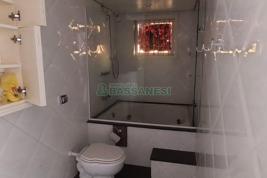 Casa com 240m², 6 dormitórios, 3 vagas, no bairro São Leopoldo em Caxias do Sul para Alugar