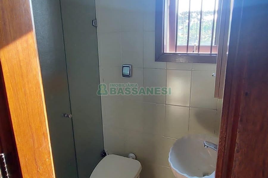 Casa com 240m², 6 dormitórios, 3 vagas, no bairro São Leopoldo em Caxias do Sul para Alugar