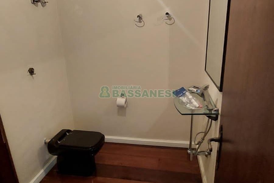 Casa com 240m², 6 dormitórios, 3 vagas, no bairro São Leopoldo em Caxias do Sul para Alugar