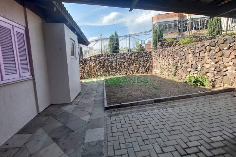 Casa com 240m², 6 dormitórios, 3 vagas, no bairro São Leopoldo em Caxias do Sul para Alugar