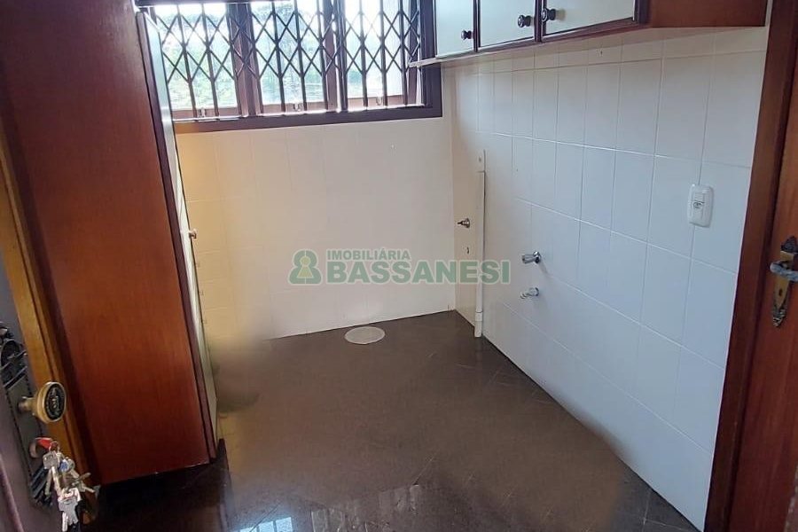 Casa com 240m², 6 dormitórios, 3 vagas, no bairro São Leopoldo em Caxias do Sul para Alugar