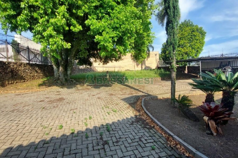 Casa com 240m², 6 dormitórios, 3 vagas, no bairro São Leopoldo em Caxias do Sul para Alugar