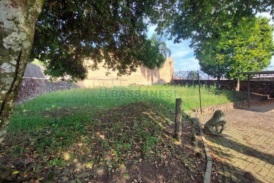 Casa com 240m², 6 dormitórios, 3 vagas, no bairro São Leopoldo em Caxias do Sul para Alugar