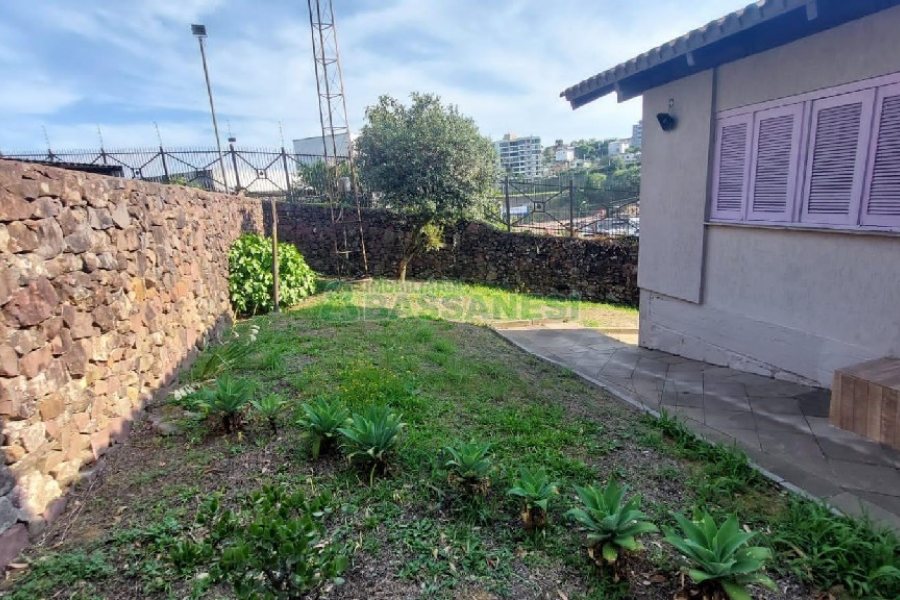 Casa com 240m², 6 dormitórios, 3 vagas, no bairro São Leopoldo em Caxias do Sul para Alugar